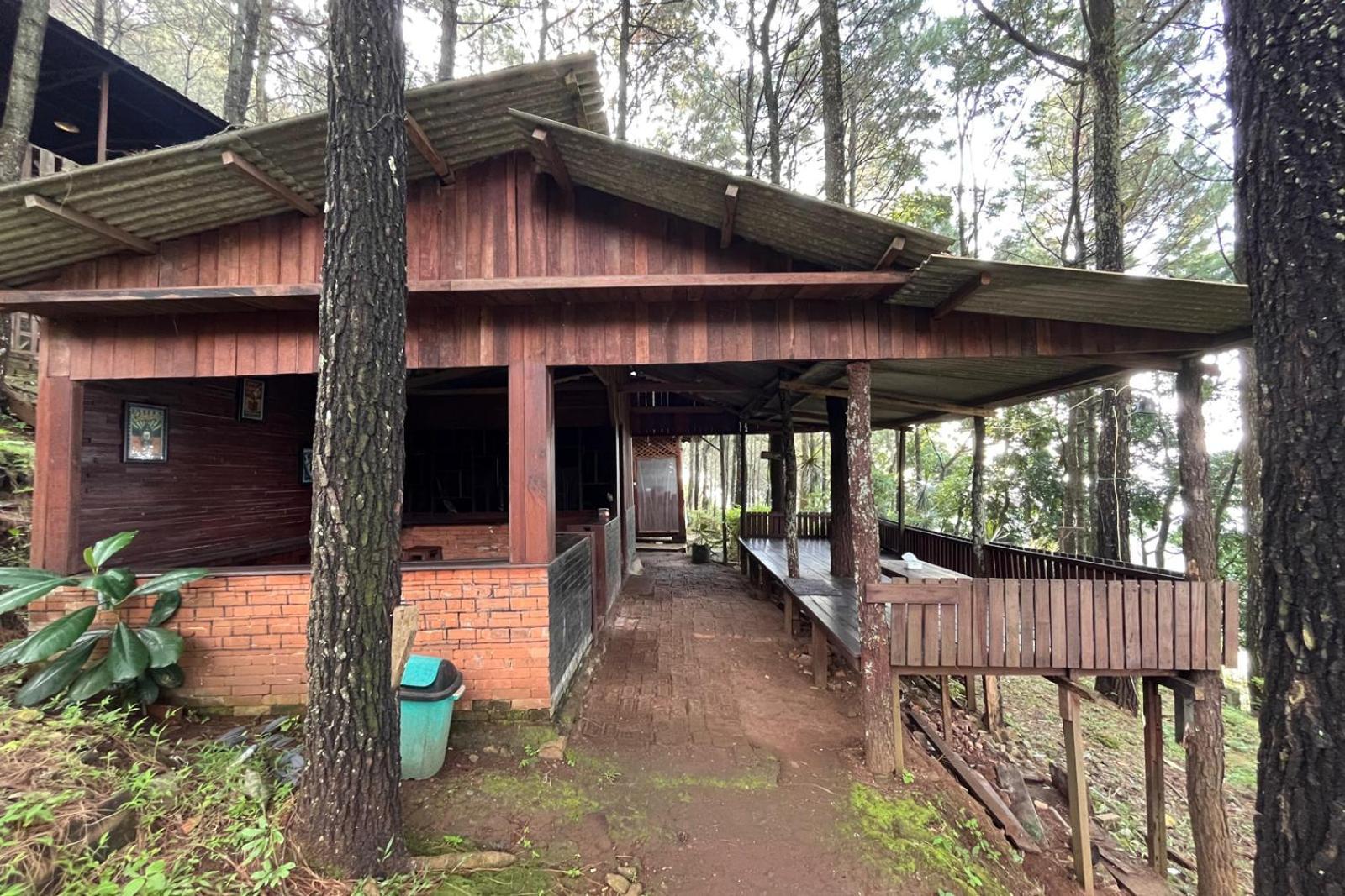 Alas Pacet By Twospaces, Mojokerto Екстер'єр фото