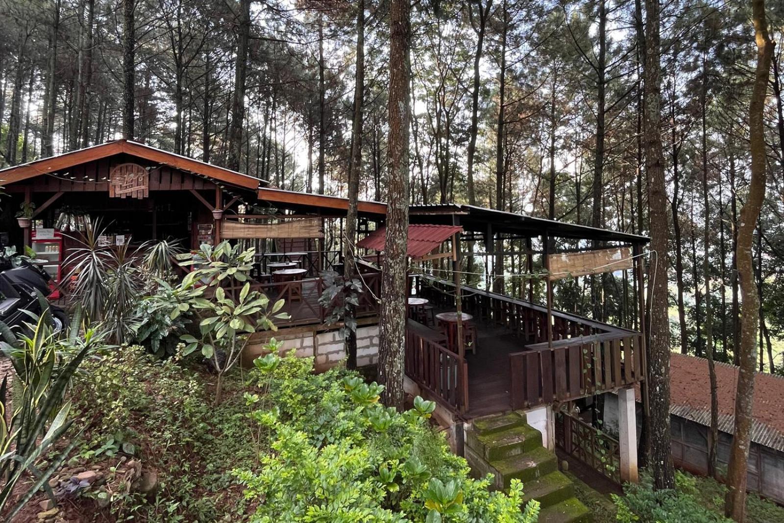 Alas Pacet By Twospaces, Mojokerto Екстер'єр фото